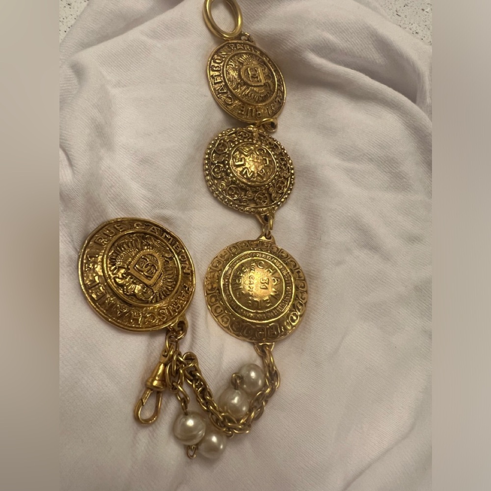 ❤️☝️👏Chanel medallion bracelet ☝️👏❤️Authentic☝️👍🌹🥰